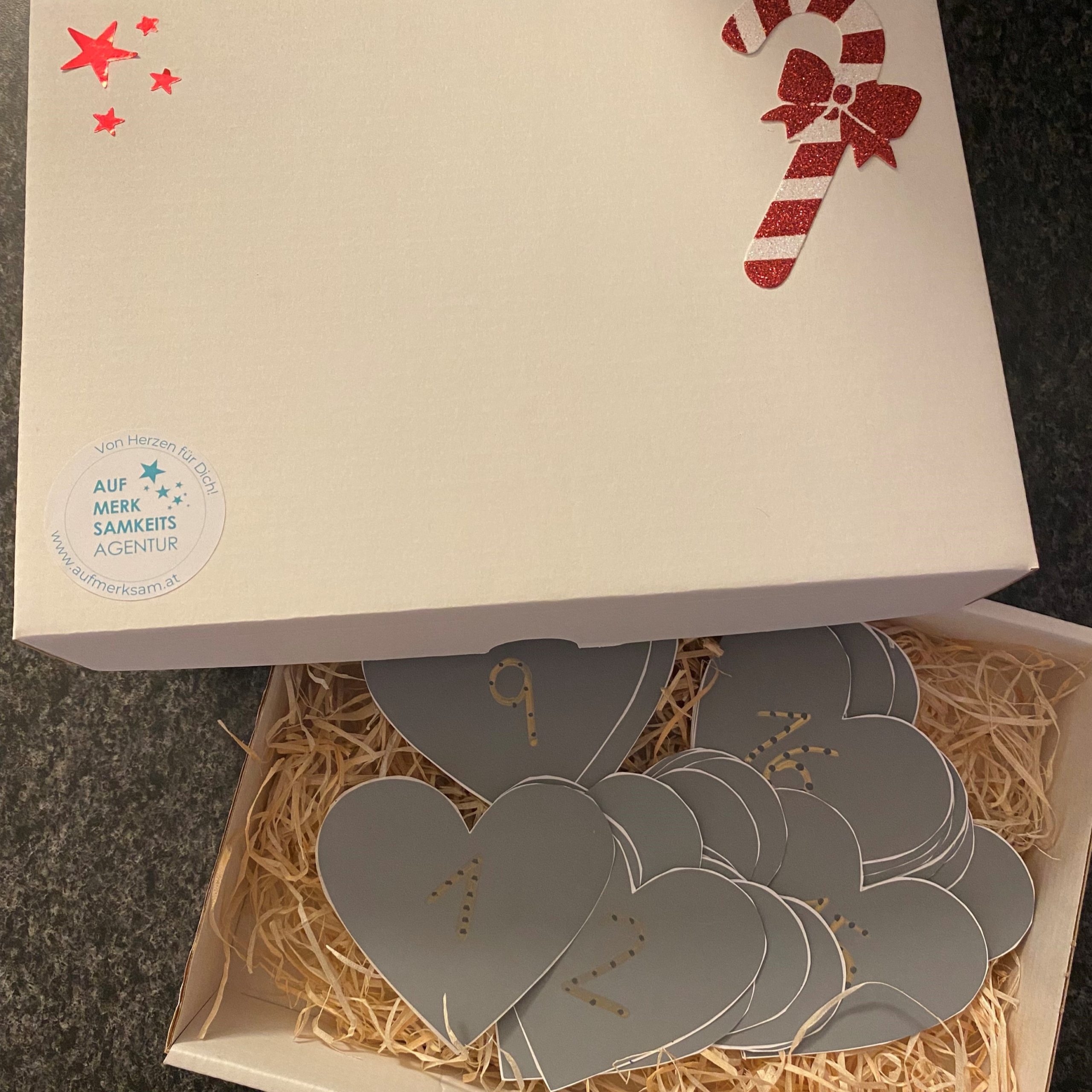 Ein Adventskalender mit Herzen zum Aufrubbeln