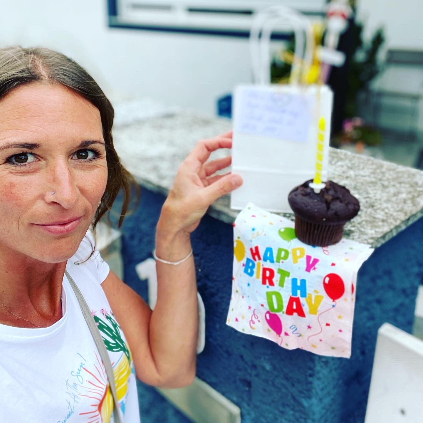 Ich überbringe eine Mini-Aufmerksamkeit zum Geburtstag!