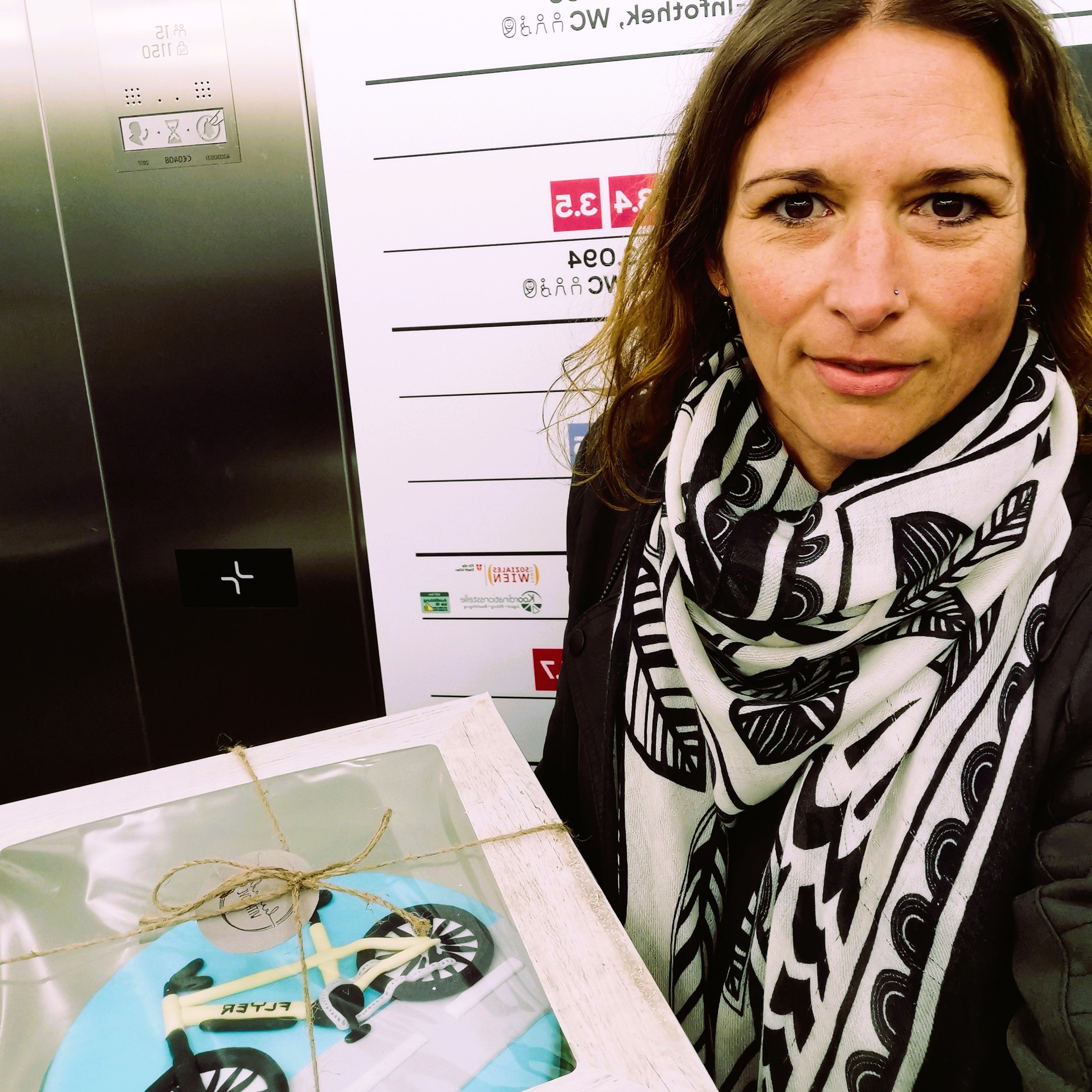 Kurz bevor ich ein Meeting mit einer Geburtstagstorte überrasche